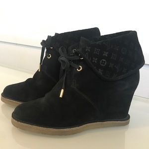 Louis Vuitton Wedge booties